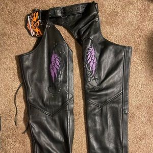 Woman’s Leather chaps!! Small size!! Never worn!!